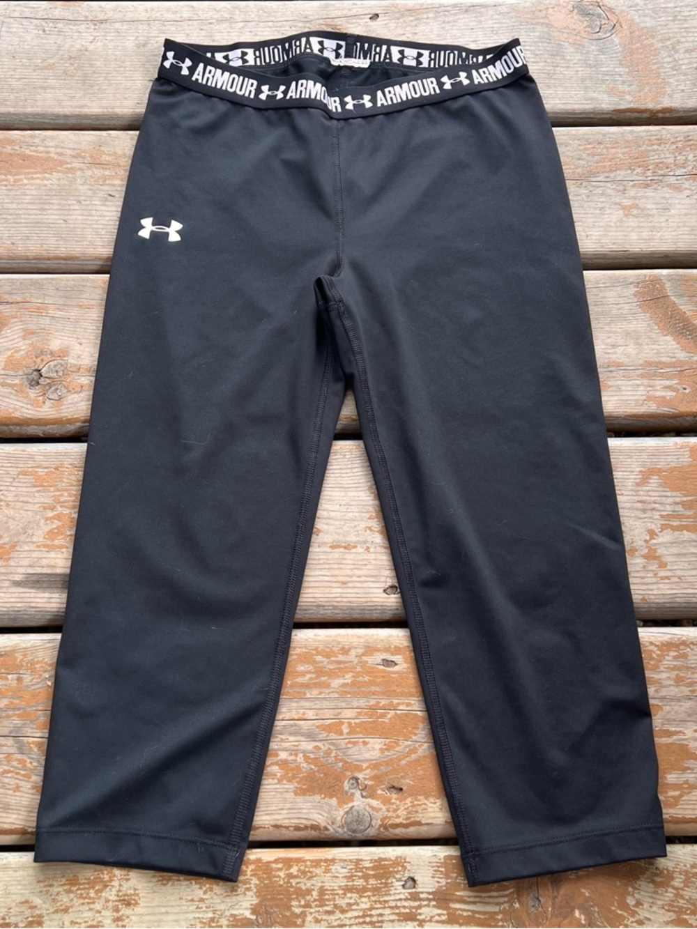 Under Armour Black Capri Leggings - Size Large (14/16)